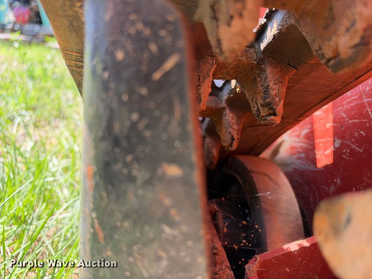image for item ES8257 2019 Ditch Witch C24X trencher