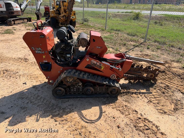image for item ES8267 2018 Ditch Witch C24X trencher