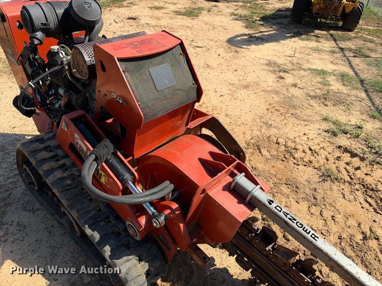 image for item ES8267 2018 Ditch Witch C24X trencher