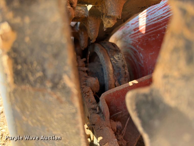 image for item ES8267 2018 Ditch Witch C24X trencher