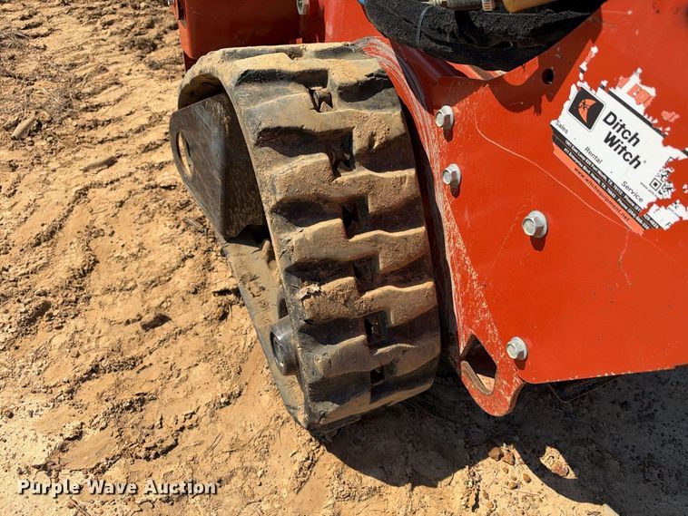 image for item ES8267 2018 Ditch Witch C24X trencher