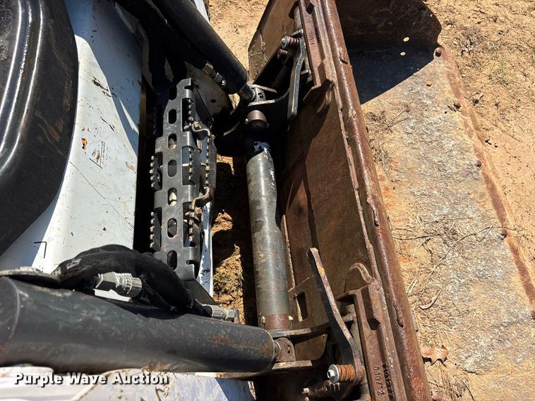 image for item ES8272 2020 Bobcat S570 skid steer loader