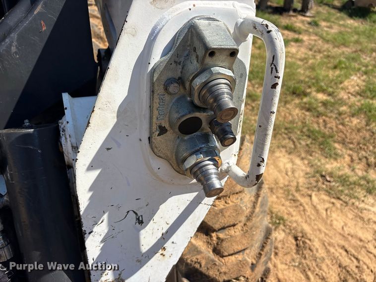 image for item ES8272 2020 Bobcat S570 skid steer loader