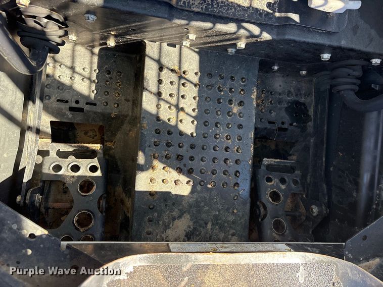 image for item ES8272 2020 Bobcat S570 skid steer loader
