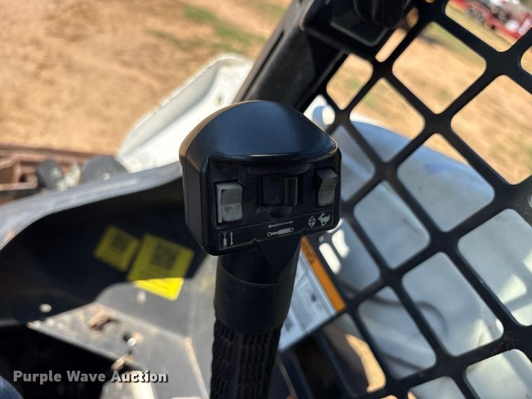 image for item ES8272 2020 Bobcat S570 skid steer loader