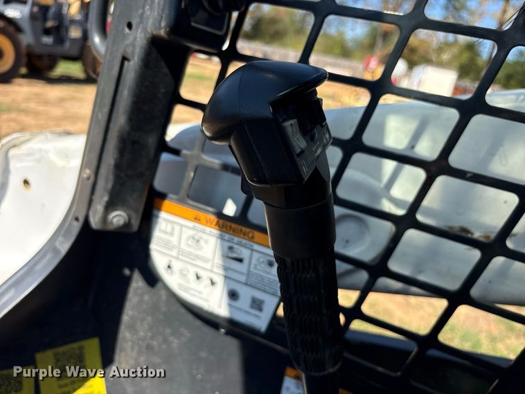 image for item ES8272 2020 Bobcat S570 skid steer loader