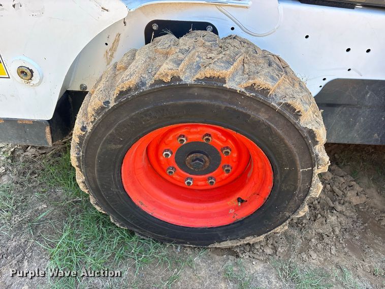 image for item ES8272 2020 Bobcat S570 skid steer loader