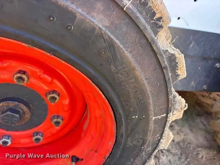 image for item ES8272 2020 Bobcat S570 skid steer loader