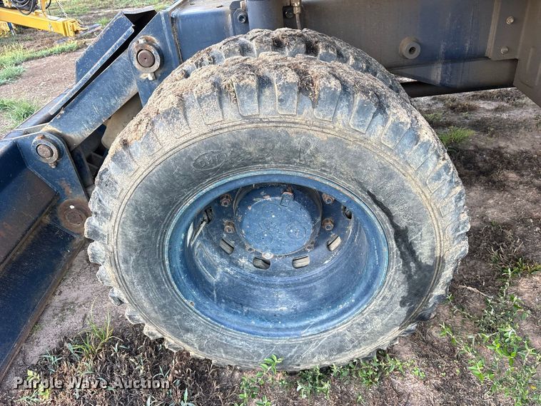 image for item ES8278 2000 Gradall XL 2300 wheel loader