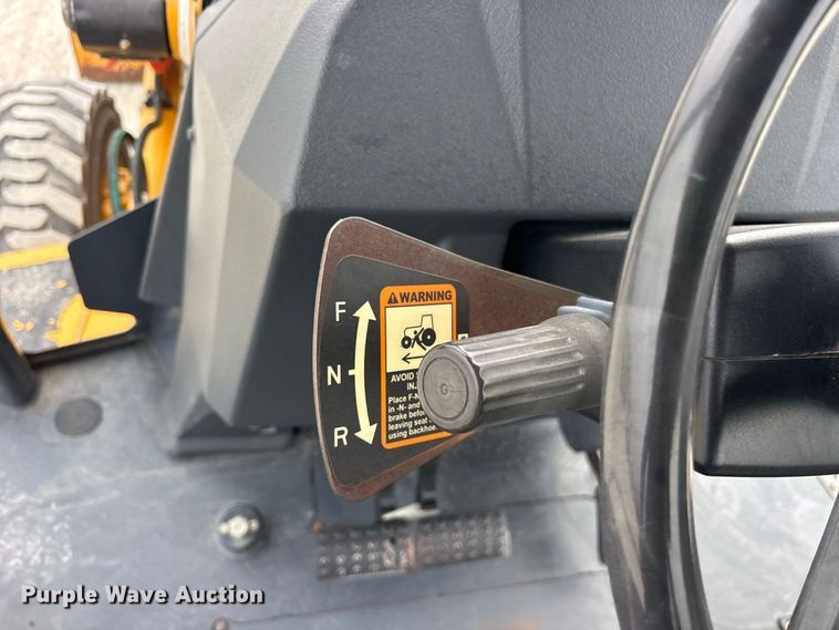 image for item ES8286 2015 John Deere 310K backhoe