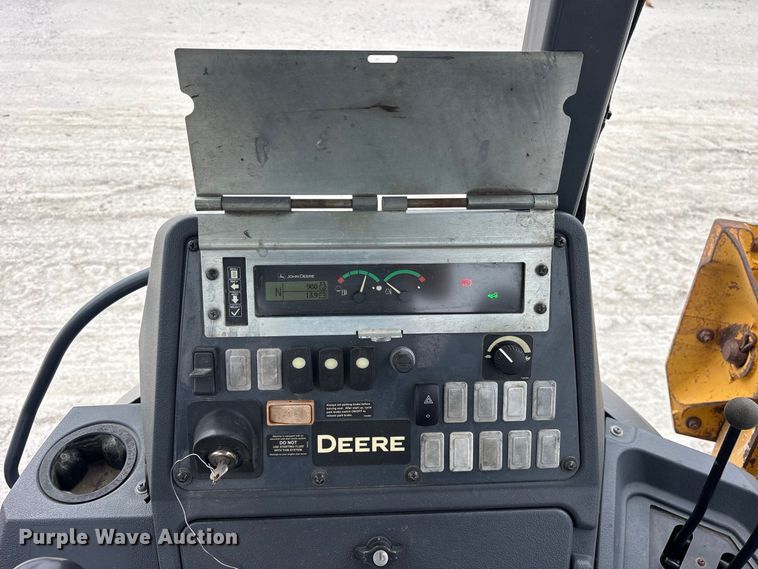 image for item ES8286 2015 John Deere 310K backhoe