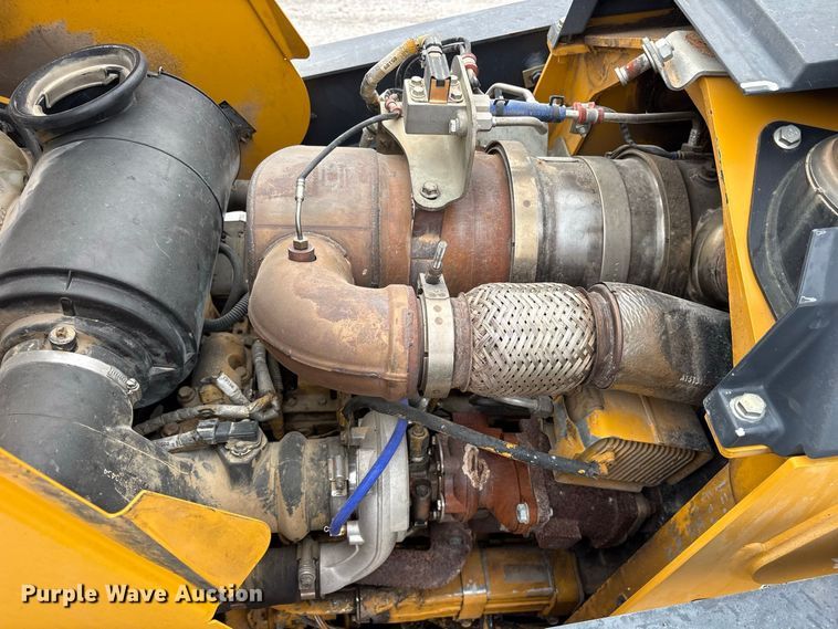 image for item ES8286 2015 John Deere 310K backhoe