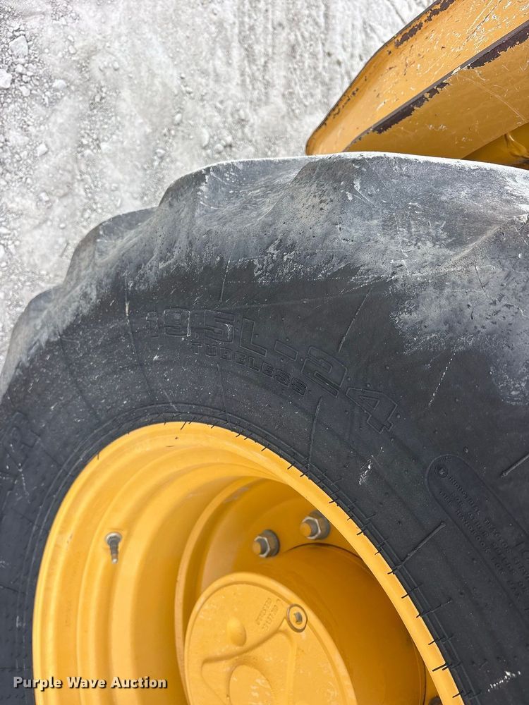 image for item ES8286 2015 John Deere 310K backhoe