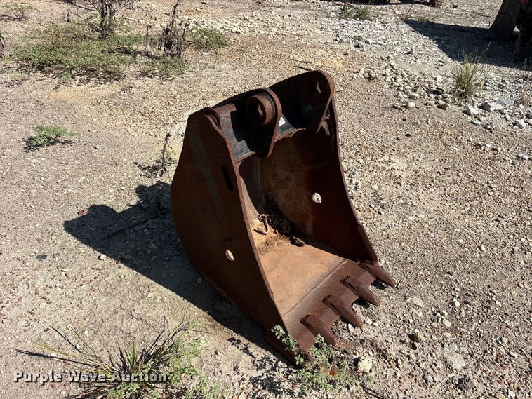 image for item ES8305 Caterpillar backhoe bucket