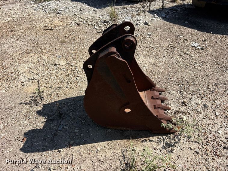 image for item ES8305 Caterpillar backhoe bucket