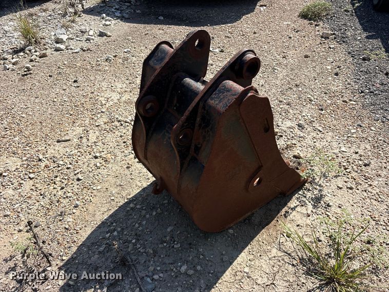 image for item ES8305 Caterpillar backhoe bucket