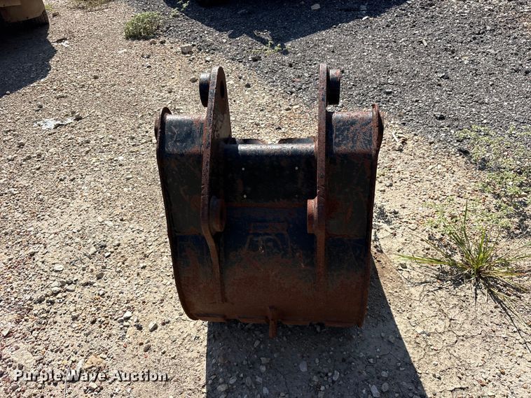 image for item ES8305 Caterpillar backhoe bucket