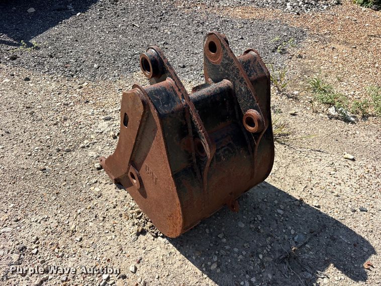 image for item ES8305 Caterpillar backhoe bucket