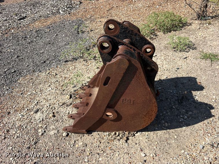 image for item ES8305 Caterpillar backhoe bucket