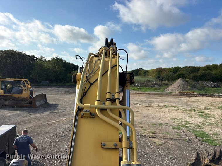 image for item ES8306 2007 Komatsu PC228 USLC-3 excavator