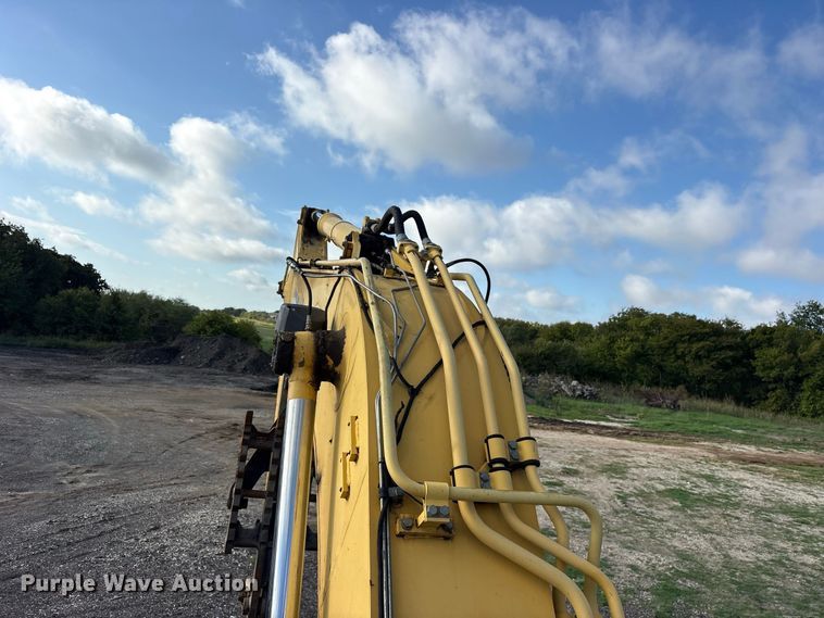 image for item ES8306 2007 Komatsu PC228 USLC-3 excavator