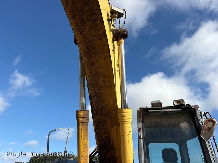 image for item ES8306 2007 Komatsu PC228 USLC-3 excavator
