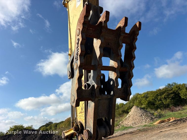 image for item ES8306 2007 Komatsu PC228 USLC-3 excavator