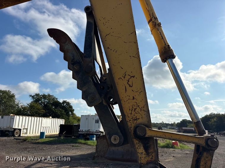 image for item ES8306 2007 Komatsu PC228 USLC-3 excavator