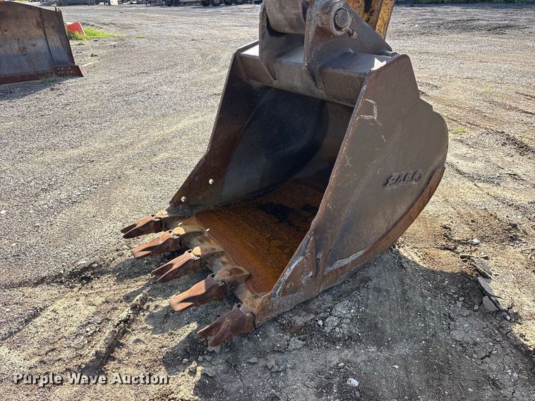 image for item ES8306 2007 Komatsu PC228 USLC-3 excavator