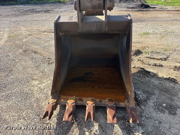 image for item ES8306 2007 Komatsu PC228 USLC-3 excavator
