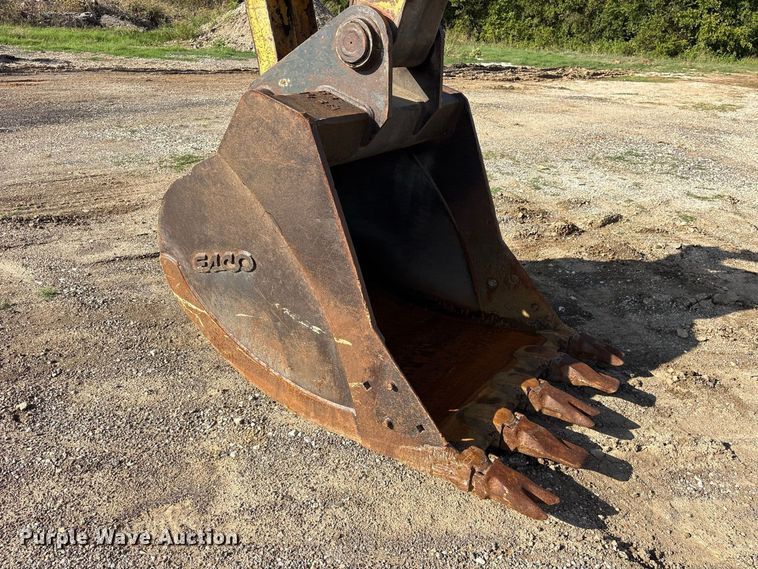 image for item ES8306 2007 Komatsu PC228 USLC-3 excavator