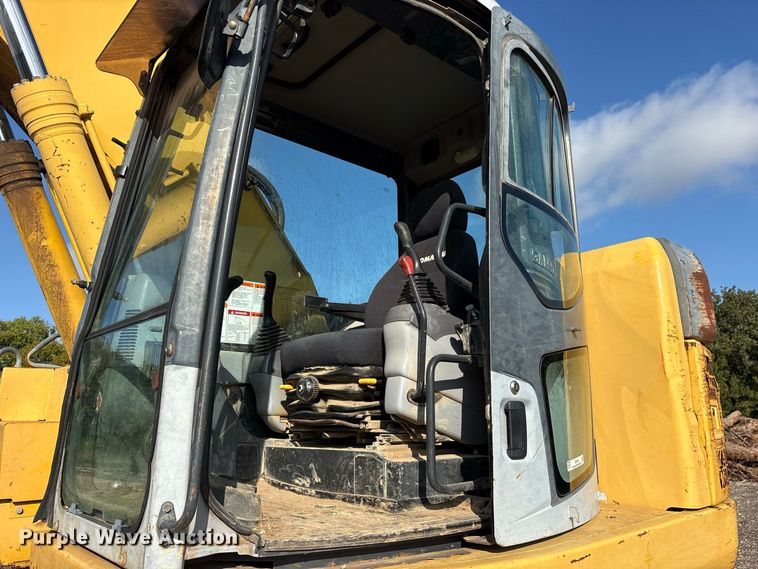 image for item ES8306 2007 Komatsu PC228 USLC-3 excavator