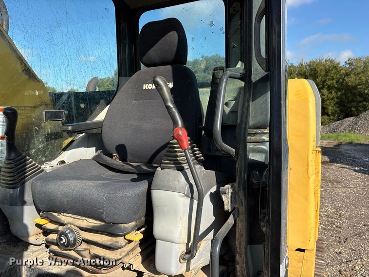 image for item ES8306 2007 Komatsu PC228 USLC-3 excavator