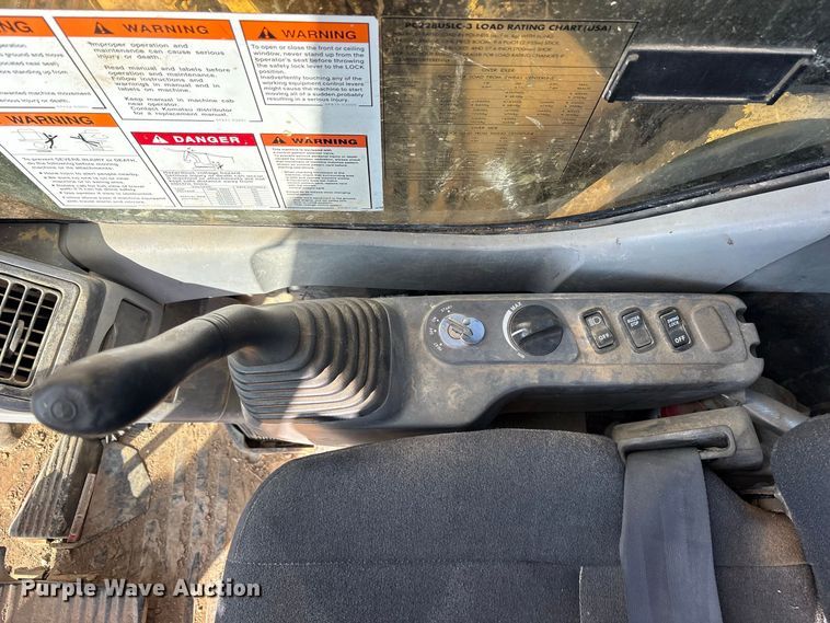 image for item ES8306 2007 Komatsu PC228 USLC-3 excavator