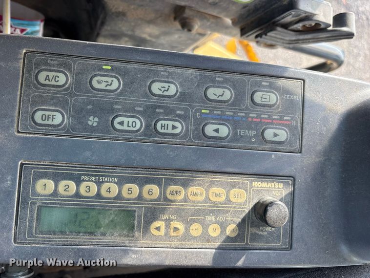 image for item ES8306 2007 Komatsu PC228 USLC-3 excavator