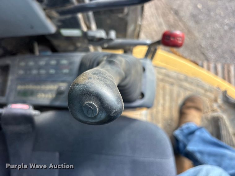 image for item ES8306 2007 Komatsu PC228 USLC-3 excavator