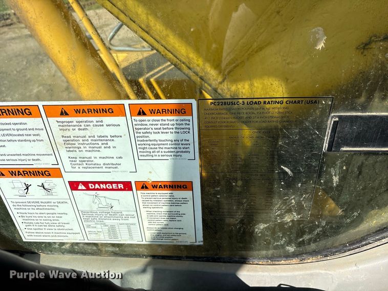 image for item ES8306 2007 Komatsu PC228 USLC-3 excavator