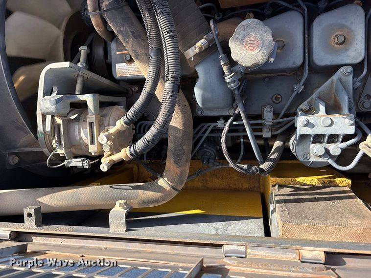 image for item ES8306 2007 Komatsu PC228 USLC-3 excavator