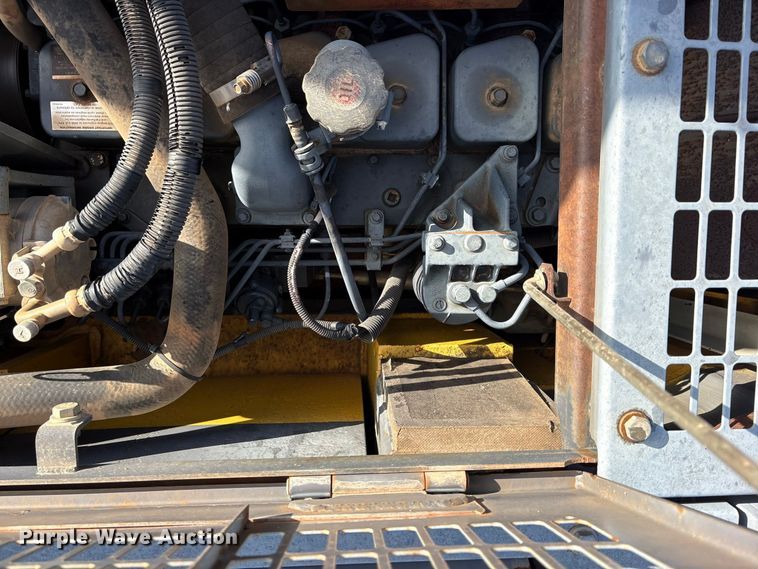 image for item ES8306 2007 Komatsu PC228 USLC-3 excavator