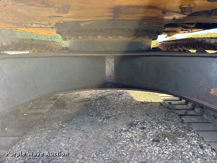 image for item ES8306 2007 Komatsu PC228 USLC-3 excavator