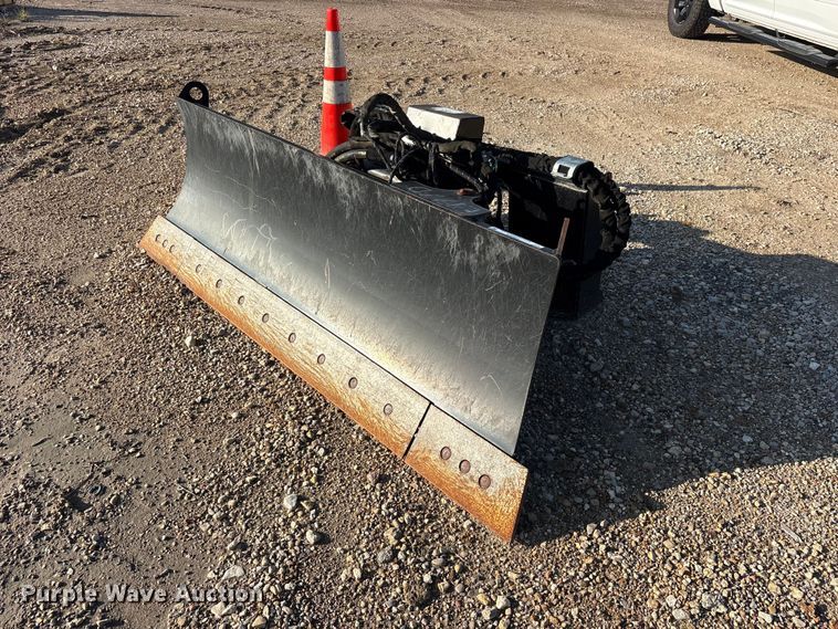 image for item ES8309 2014 Caterpillar 424-0450 skid steer angle blade
