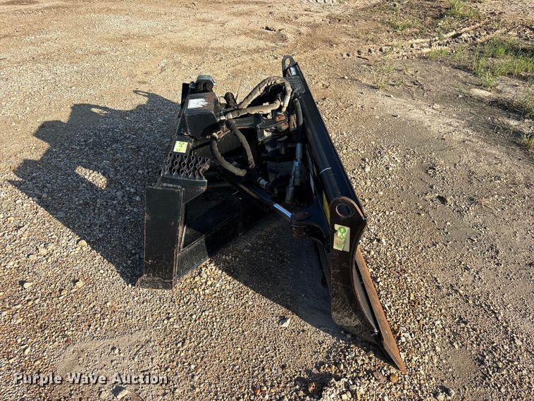 image for item ES8309 2014 Caterpillar 424-0450 skid steer angle blade