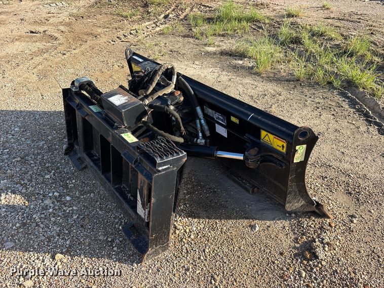 image for item ES8309 2014 Caterpillar 424-0450 skid steer angle blade