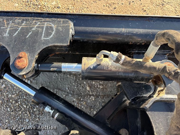 image for item ES8309 2014 Caterpillar 424-0450 skid steer angle blade