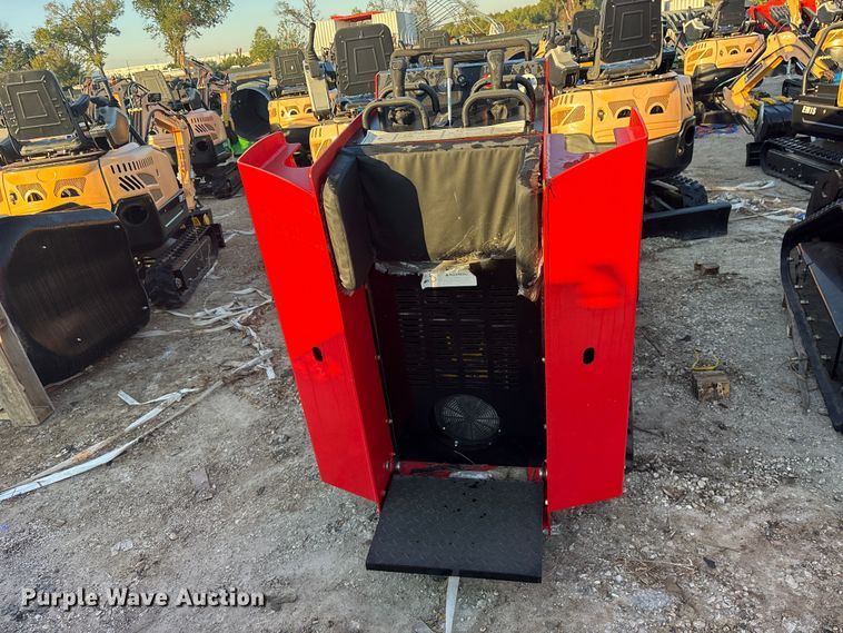 image for item ES8331 2024 Erie SCL850 compact utility loader