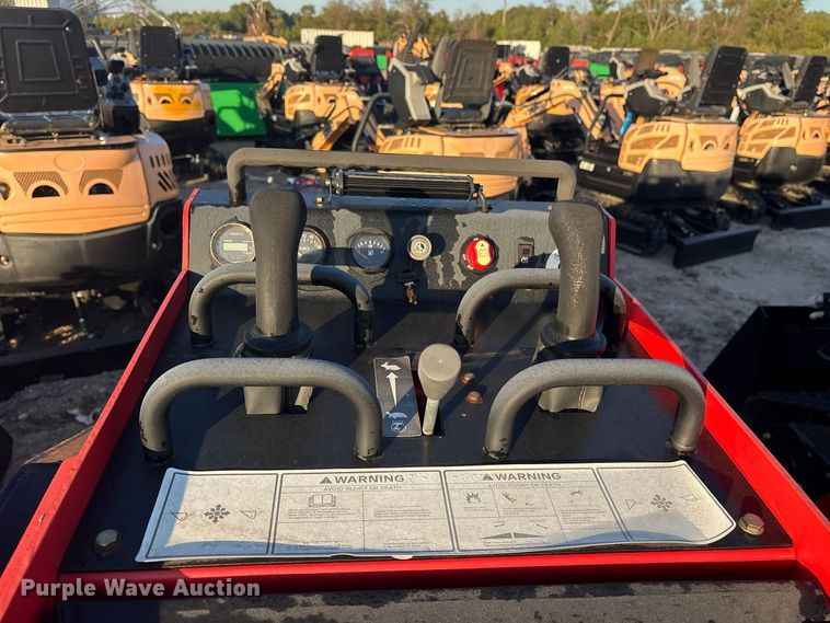 image for item ES8332 Erie SCL850 compact utility loader