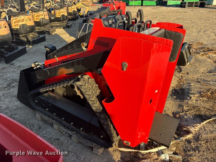 image for item ES8333 2024 Erie SCL850 compact utility loader