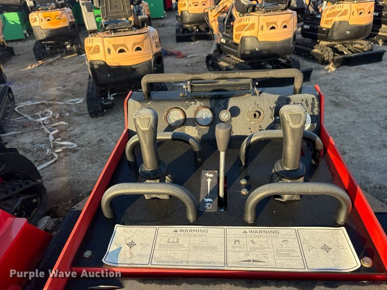 image for item ES8333 2024 Erie SCL850 compact utility loader