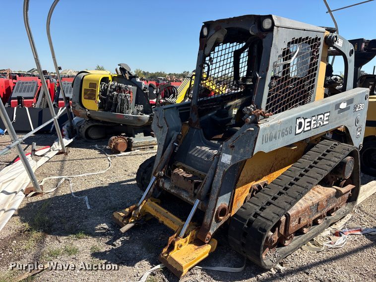 image for item ES8457 2012 John Deere 323D tracked skid steer loader