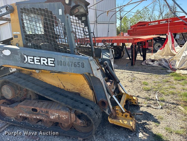 image for item ES8457 2012 John Deere 323D tracked skid steer loader